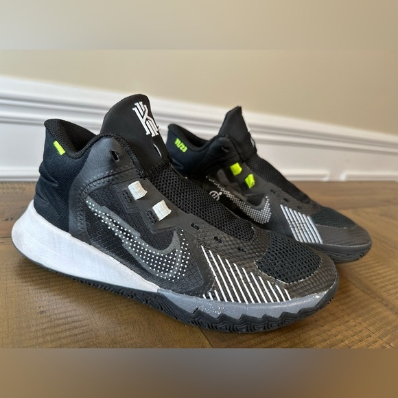 Nike size 5 Kyrie Flytrap V 5 Black White Cool Grey Volt Youth Kids Boys size 5 - Picture 3 of 12